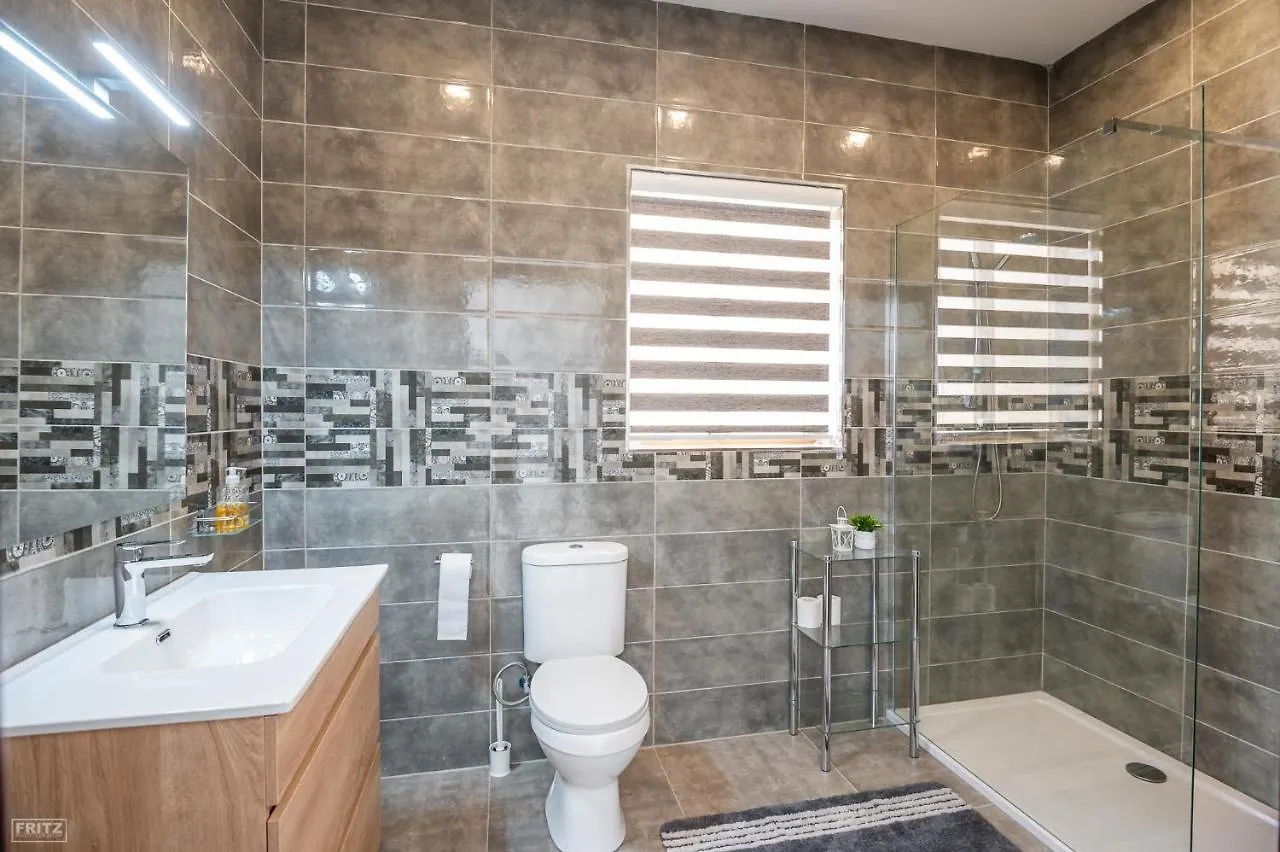 Close To Airport, Double Bedroom, Sofa-Bed, Private Bathroom For Adults And Children Aged 10 And Over Only Gudja Malta