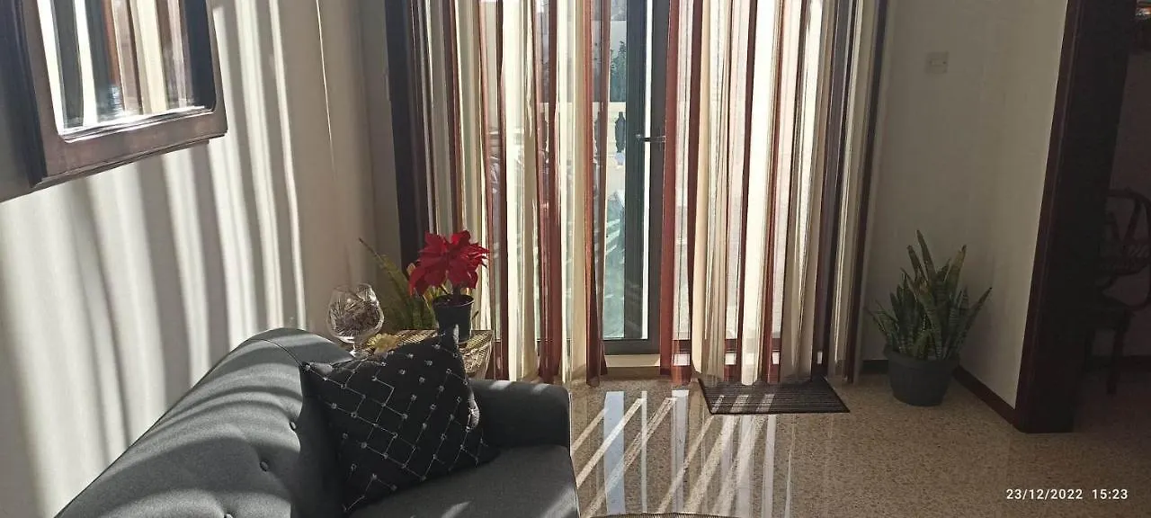 Close To Airport, Double Bedroom, Sofa-Bed, Private Bathroom For Adults And Children Aged 10 And Over Only Gudja Accommodatie bij particulieren